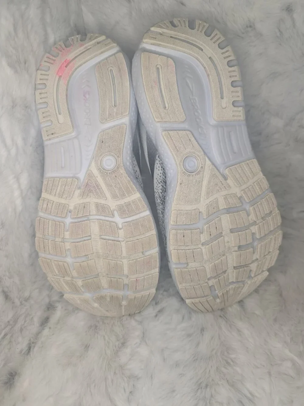 Brooks Ghost 16 Women's Size 8 White Gray Running Shoes EUC